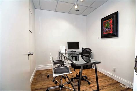 Private Meeting Room F Rent This Location On Giggster