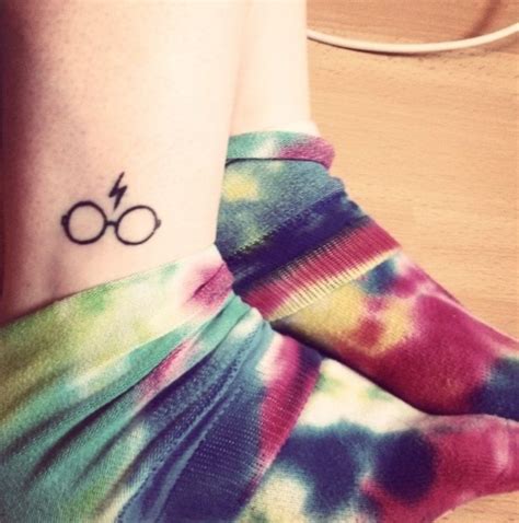 Do you see the colorful glasses and scar? Harry potter | Harry potter tattoos, Tattoos, Nerdy tattoos