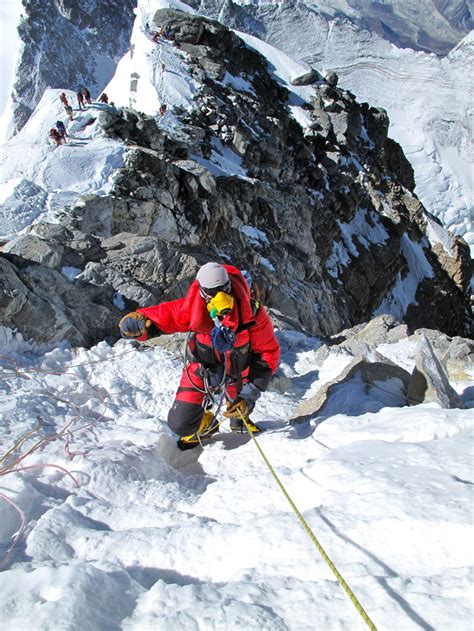 Mt Everest Has Around 200 Dead Bodies Pics