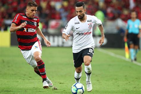 Será que um dia surgirá um novo galinho no flamengo? Sorteio define Corinthians x Flamengo nas oitavas da Copa ...