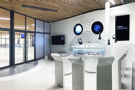 Inside Samsungs Dynamic And High Tech New Store In Paris Luxurylaunches
