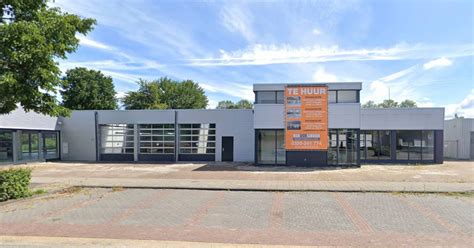 Eerste coronavaccinatie in nederland gezet • cnv kraakt vaccinatiecampagne. Vaccinatie van GGD Flevoland in pand aan de Schroefstraat ...