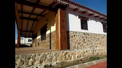 Compuesta por 3 volúmenes desplazados entre sí, este movimiento conecta de forma atractiva el gran salón con el. CASAS PREFABRICADAS DE ACERO Y HORMIGON. MODELO ANDALUCIA ...