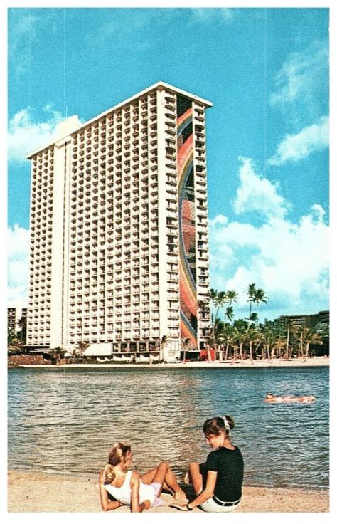 Hilton Hawaiian Village Hotel Rainbow Tower Duke Kahanamoku Lagoon