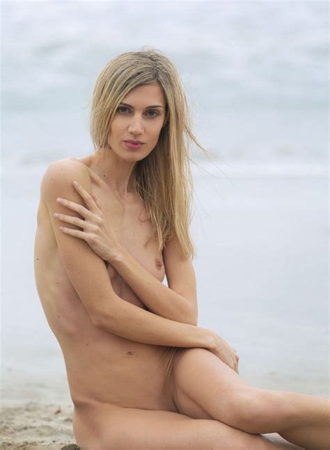 Francy Torino Nude In Coastal Delight At Elite Babes