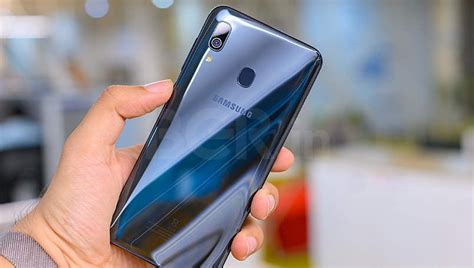 Released 2019, march 165g, 7.7mm thickness android 9.0, up to android 10, one ui 2.0 32gb/64gb. Samsung Galaxy A30 review: Modern design, excellent ...