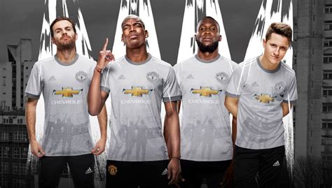 The release of the new third shirt follows the launches of the new home kit, which celebrates the club's dna with an imprint of manchester united running through the shirt, and an away jersey which. Manchester United 2017-18 adidas Third Kit - Todo Sobre ...