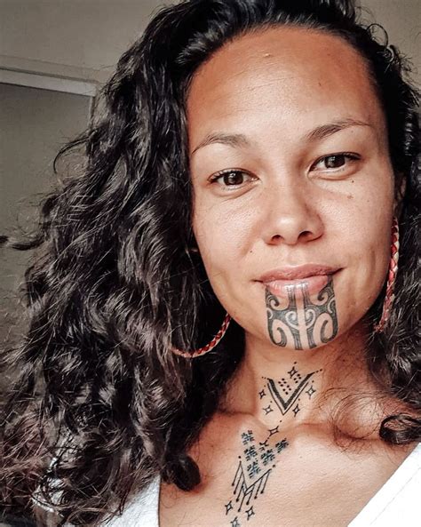 Female Maori Chin Markings Maori Face Tattoo Body Art Tattoos Tatoos New Zealand Tattoo