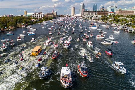 Buccaneers celebrate Super Bowl victory with Tampa boat parade - New