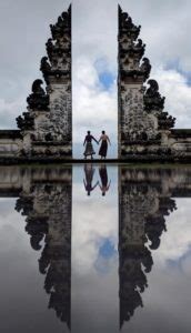 If there is anything that identifies balinese food culture as far as tourists go it's nasi goreng, the ubiquitous fried rice sold pretty much everywhere. 17 Incredible Reasons Why You Should Visit Bali, Indonesia
