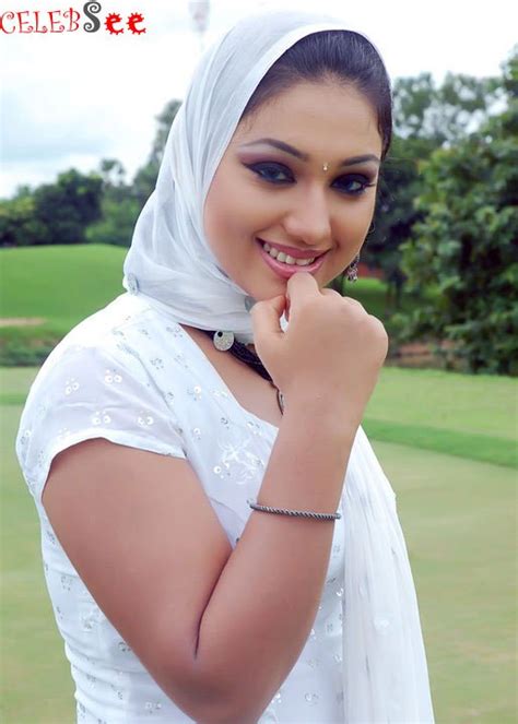 Sensational Bangla Flim Actress Apu Biswas Celebsee