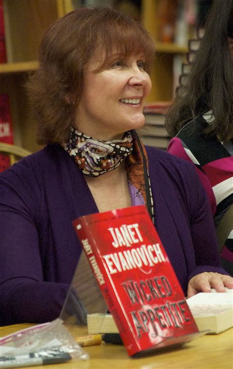 Inspired by the robert de niro movie midnight run, evanovich decided that her heroine would be a bounty hunter. Janet Evanovich - Wikipedia