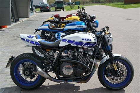 The bold Yamaha XJR with SC project exhaust Xjr1300 カスタム カフェレーサー