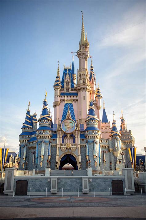 Cinderella Castle 50th Anniversary Crest Installed The Geeks Blog