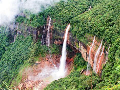 14 Amazing Waterfalls Around The World You Have To Travel To See 9