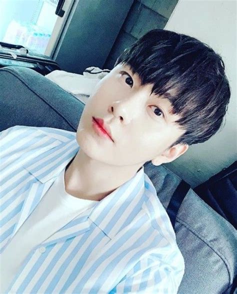 Yong Jun Hyung Drops His Handsome Selfie 하이라이트 패션