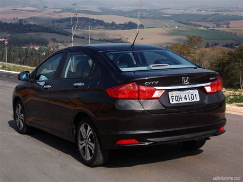 Additional trim packages and options will likely bump the price into the low $30,000 range. Honda City 2015 - Testes - Salão do Carro