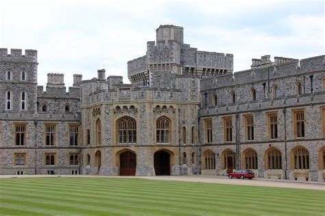 A Mind Blowing Tour Of Queen Elizabeth Ii S Many Castles Windsor Castle Castle London Buckingham