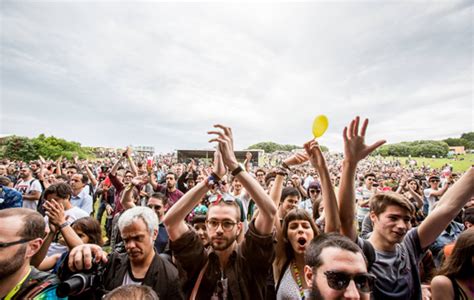 Primavera sound is a music festival that takes place between the end of may and beginning of june in barcelona, spain. NOS Primavera Sound 2018 in Porto, Portugal - Festicket