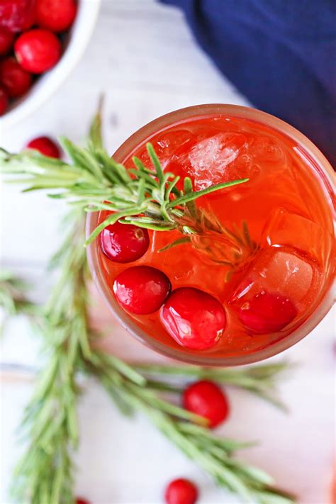 Best thanksgiving recipes thanksgiving cocktails fall recipes thanksgiving food fall food the easiest cranberry spritzer drink that's perfect for the holidays! Apple Cranberry Spritzer