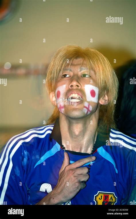 japanese fans watching their 1 4 defeat vs brazil 2006 world cup finals moon under water bar