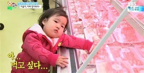 She has three men in her radar and has trouble choosing between them. Kim Tae Woo's Daughter Ji Yool Chooses Pork Belly Over Her ...