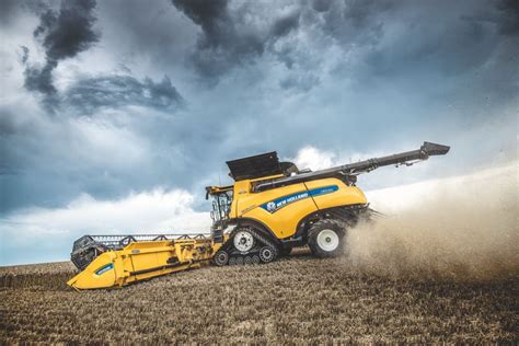 New Holland Cr Revelation Combines Takes Automation To A New Level