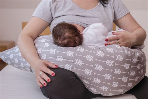 7 Ways Breastfeeding Actually Made My Postpartum Depression Worse