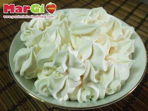 Показывать комментарии к текущему моменту видео. Crema ganache al cioccolato bianco per decorare torte e ...