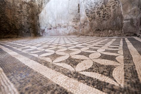 British Woman Arrested For ‘stealing Pompeii Mosaic Tiles As Souvenirs Metro