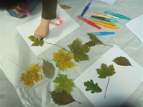 Pochoirs En Feuilles D Automne Avec Des Blopens Activit Enfant Automne