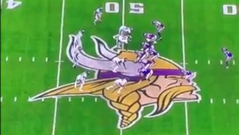 Eagles Fan Loses His Mind Over How Open Both Vikings Wrs Were On Diggs