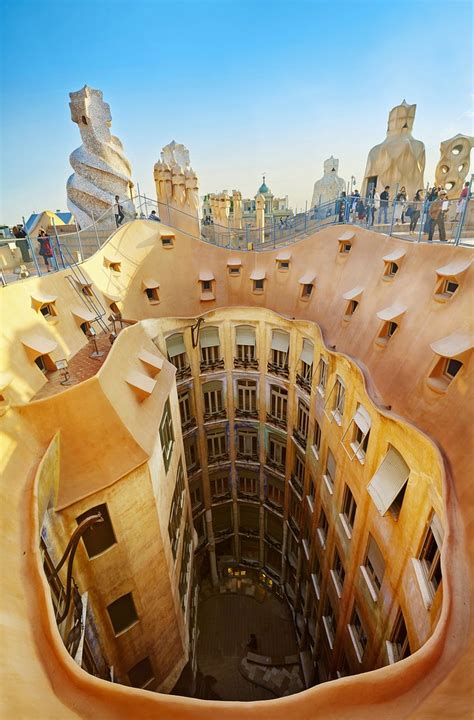 Vue Den Haut De La Casa Mila Barcelone Casa Milà Antoni Gaudi Gaudi