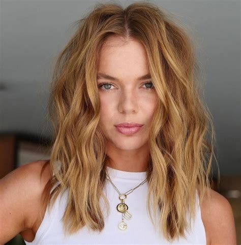 28 Absolutely Stunning Honey Blonde Hair Color Ideas