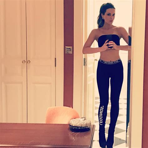 Kate Beckinsale S Tiny Tube Top Video Has Instagram Refusing To Believe