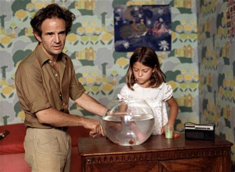 L'argent de poche) is a 1976 french film directed by françois truffaut about childhood innocence and child abuse. L'Argent de poche de François Truffaut (1975) - UniFrance