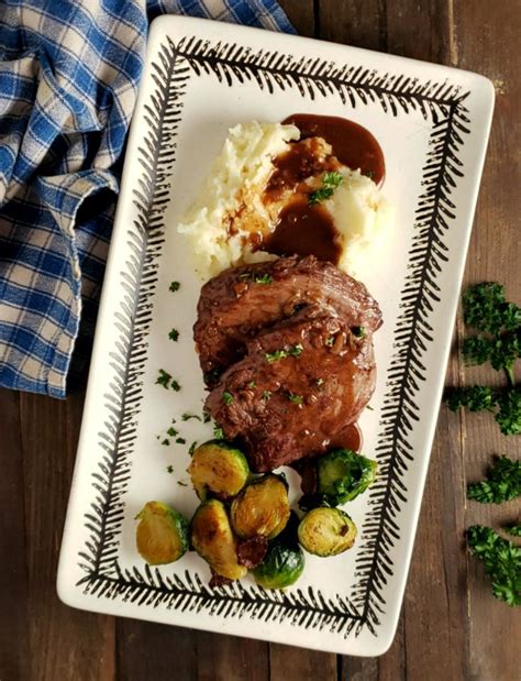 Today we're making christmas dinner! Medallions of Beef with Red Wine Reduction | Recipe in ...