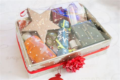 Irish gift ideas for birthdays, christmas, anniversaries, mothers day, fathers day & valentines day. DIY Christmas Beauty Hamper | Ysis Lorenna