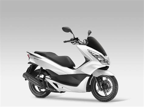 It was first released in 2010, with updates in 2012 and 2018. Motorrad Occasion Honda PCX 125 kaufen