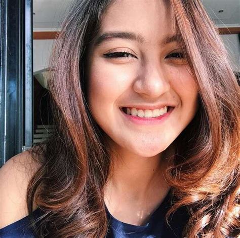 Artis Muda Indonesia Yang Cantik