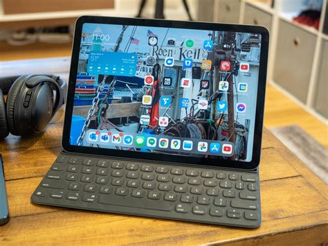 Verwende das smart keyboard folio oder schließe das magic keyboard an, um zu tippen und das integrierte trackpad zu benützen. Xu Hướng Apple Ipad Tốt Nhất 2020: Pro, Air, Mini hay iPad ...