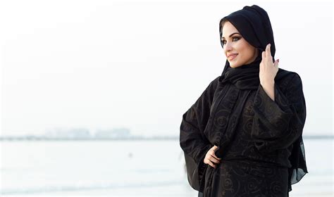 A Key To Traditional Dress Of The Uae For Men And Women Coming Soon