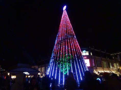 Crocker Park lights up for the holidays | cleveland.com