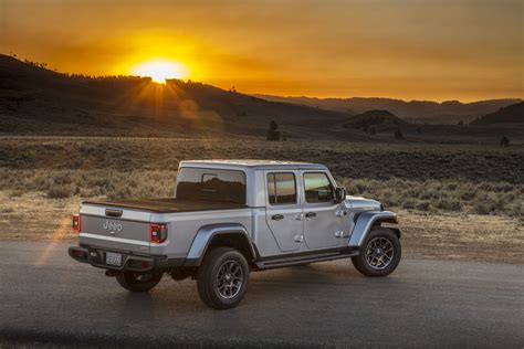 Jeep hasn't announced the full roster of changes to the 2021 gladiator lineup, but it has confirmed what we've known for a while: Formacar Rumor Jeep Gladiator V8 Coming Up Later