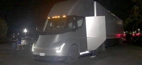 8 Pics Tesla Semi Truck Interior Sleeper And Description Alqu Blog