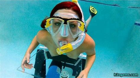 scuba diver girls scuba girl gas mask girl water games sport girl scuba diving snorkeling