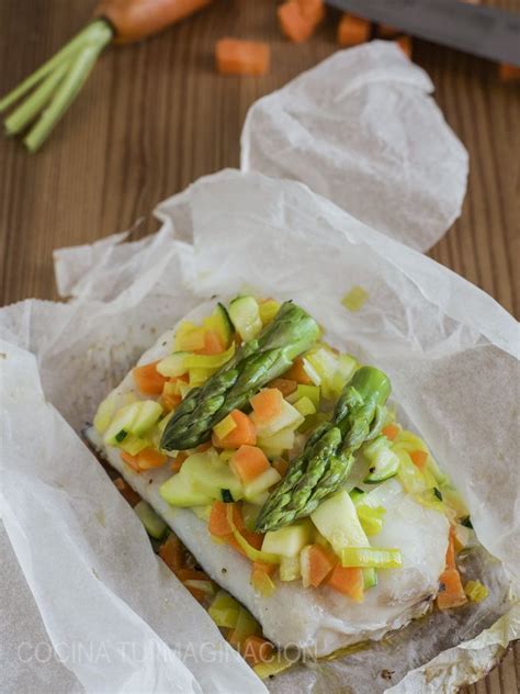 Meter los paquetes al horno precalentado unos 15 minutos. Merluza en papillote con verduras -cocina saludable-