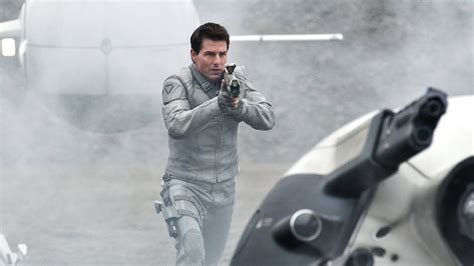 Tom Cruise As Jack Harper In Oblivion Space Jockey Reviews