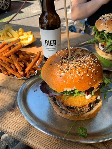 Mini khabib hasbullah and abdu razik eat salad and burger. BBI - Berlin Burger International Rezervasyon | Almanya ...