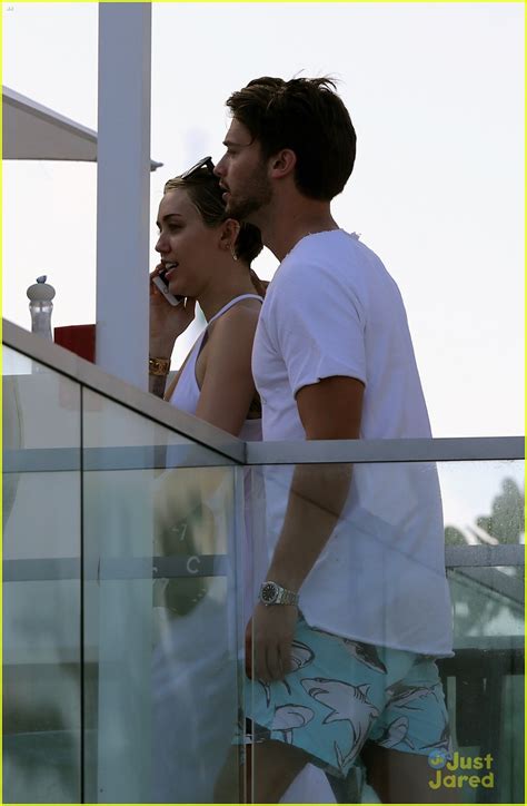 Full Sized Photo Of Miley Cyrus Kiss From Patrick Schwarzenegger Miley Cyrus Looks So Happy